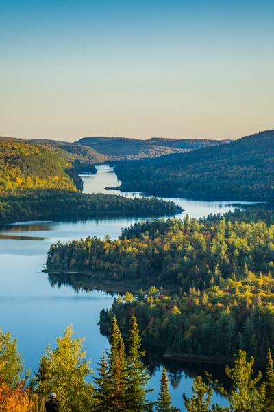 UNE RETRAITE AU BORD DU LAC 