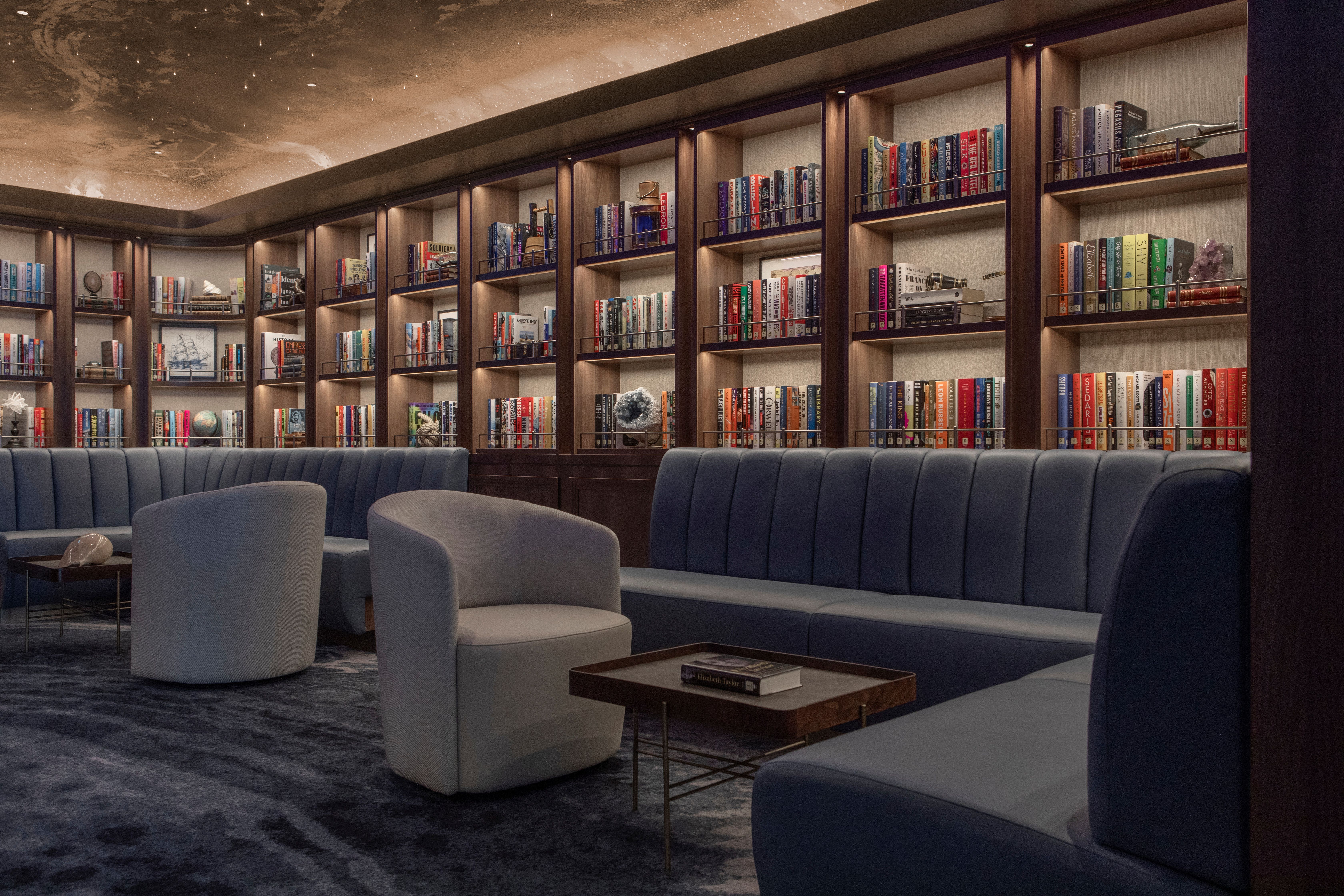 Library an Bord der Silver Ray