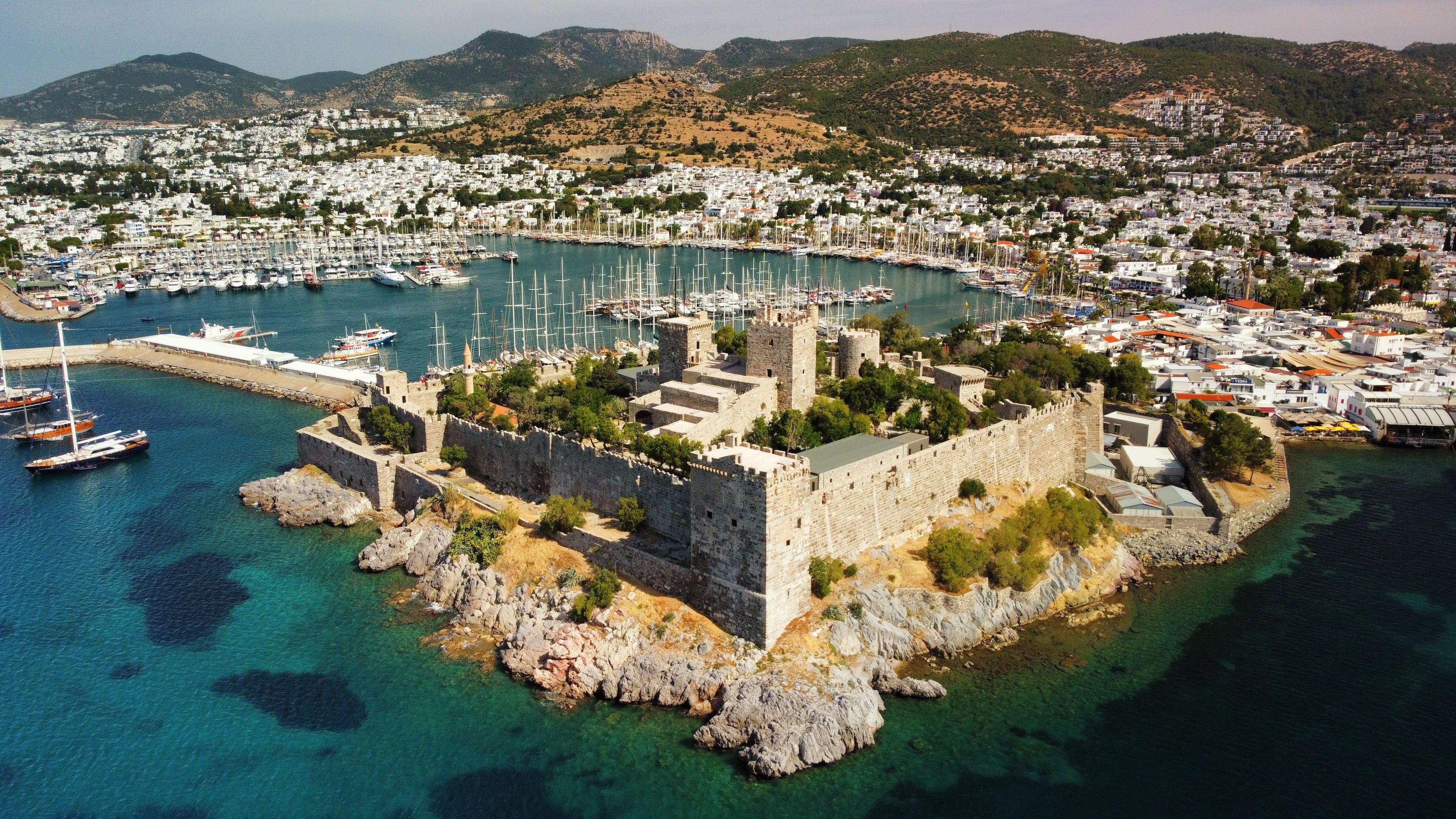 Athens (Piraeus) to Athens (Piraeus)
