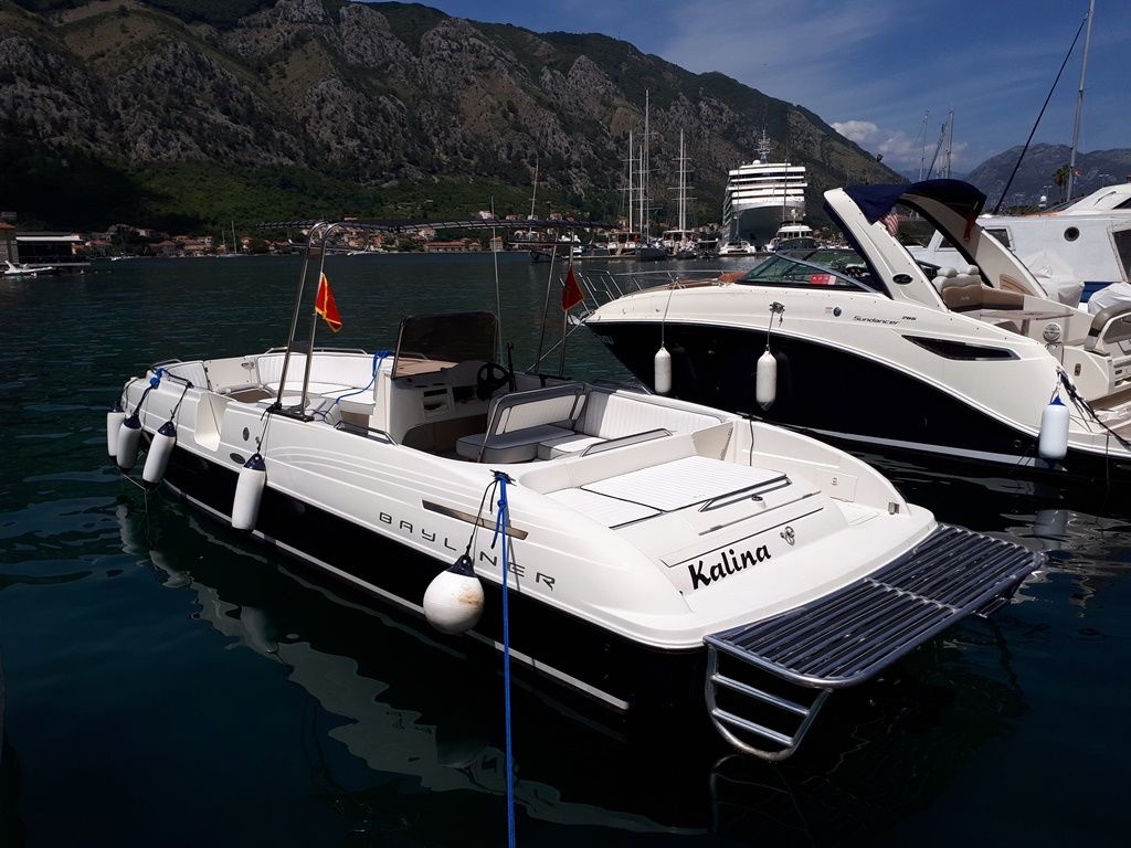 Private Speed Boat for Eight & Skipper (Full-Day)
