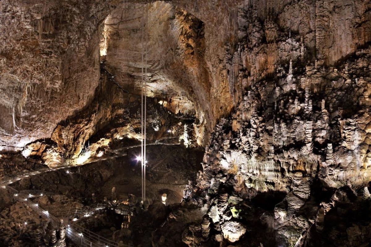 Borgo Grotta Gigante