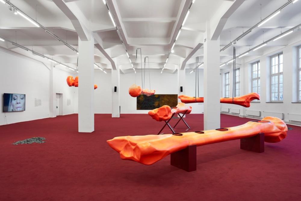 Installationsansicht: Over Land and Sea, Kunsthaus Hamburg 2025, Foto: Antje Sauer