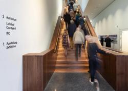 Ansicht der Treppe im Foyer des Bucerius Kunst Forums