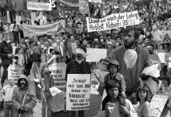 Pınar Öğrenci, Big Day (Detail), 2024, Archivmaterial: © Nuri Musluoğlu, © Pınar Öğrenci