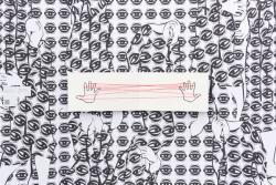 Sabine Mohr, Das dritte versuchen, das Eine finden, 1985, © VG Bild Kunst, Bonn 2024; im Hintergrund: Parastou Forouhar, The Eyes, 2018, fortlaufend; Courtesy die Künstlerin; Foto: Antje Sauer