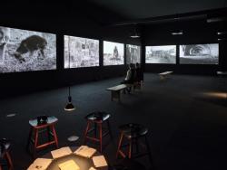 Ausstellungsansicht »Into the Unseen: The Walther Collection« © Deichtorhallen Hamburg, Foto: Henning Rogge