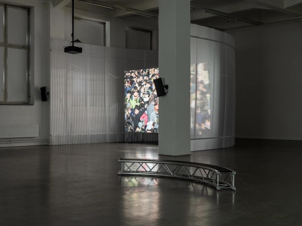 Yalda Afsah, *JARRAMPLAS*, 2025 (Installationsansicht, Kunsthaus Hamburg), © VG Bild-Kunst, Bonn 2026, Foto: Fred Dott