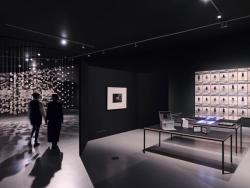 Ausstellungsansicht »Into the Unseen: The Walther Collection« © Deichtorhallen Hamburg, Foto: Henning Rogge