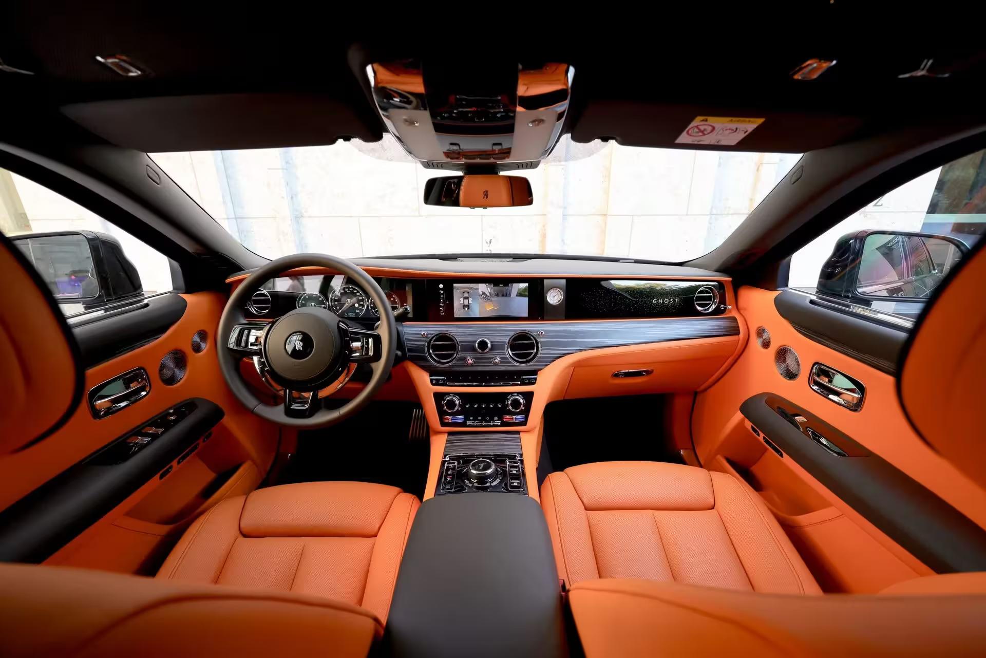 Location Rolls-Royce Ghost en Suisse – L'expérience VIP avec chauffeur