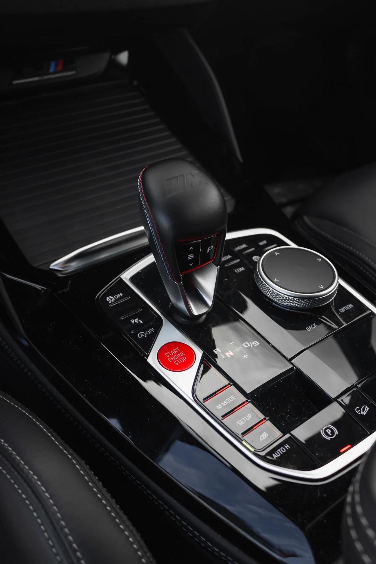 BMW X3M Competition – Un système d’info-divertissement iDrive évolué