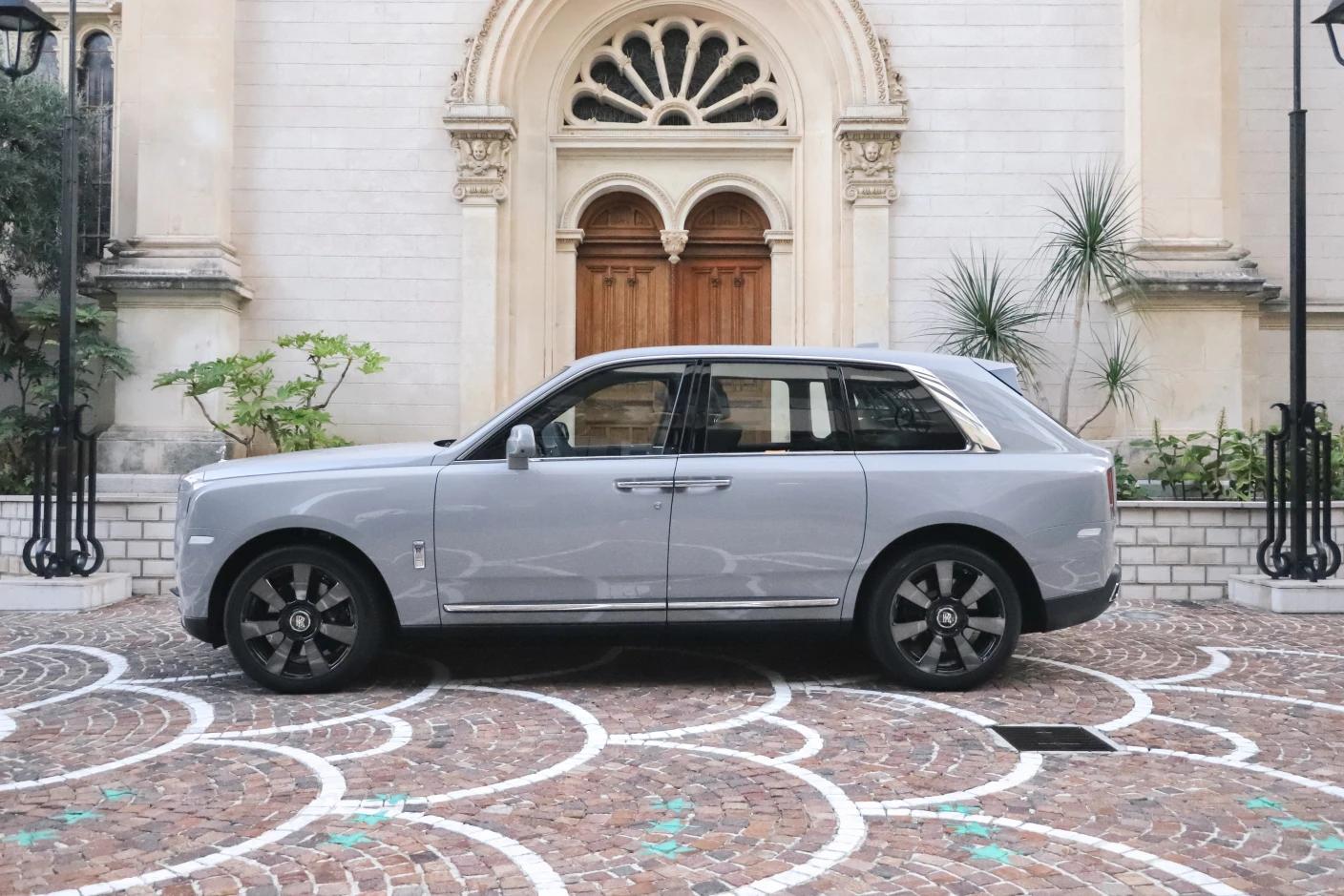 Rolls Royce Cullinan en location à Genève – Astral Motorclub