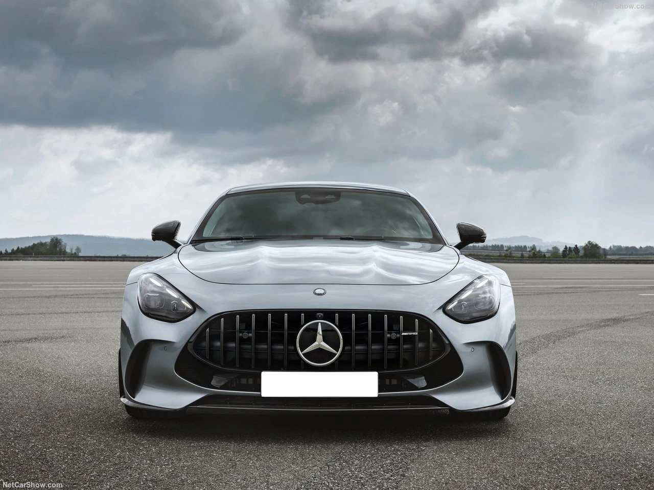 Mercedes-AMG GT63 – Long Capot Nervuré et Calandre Panamericana