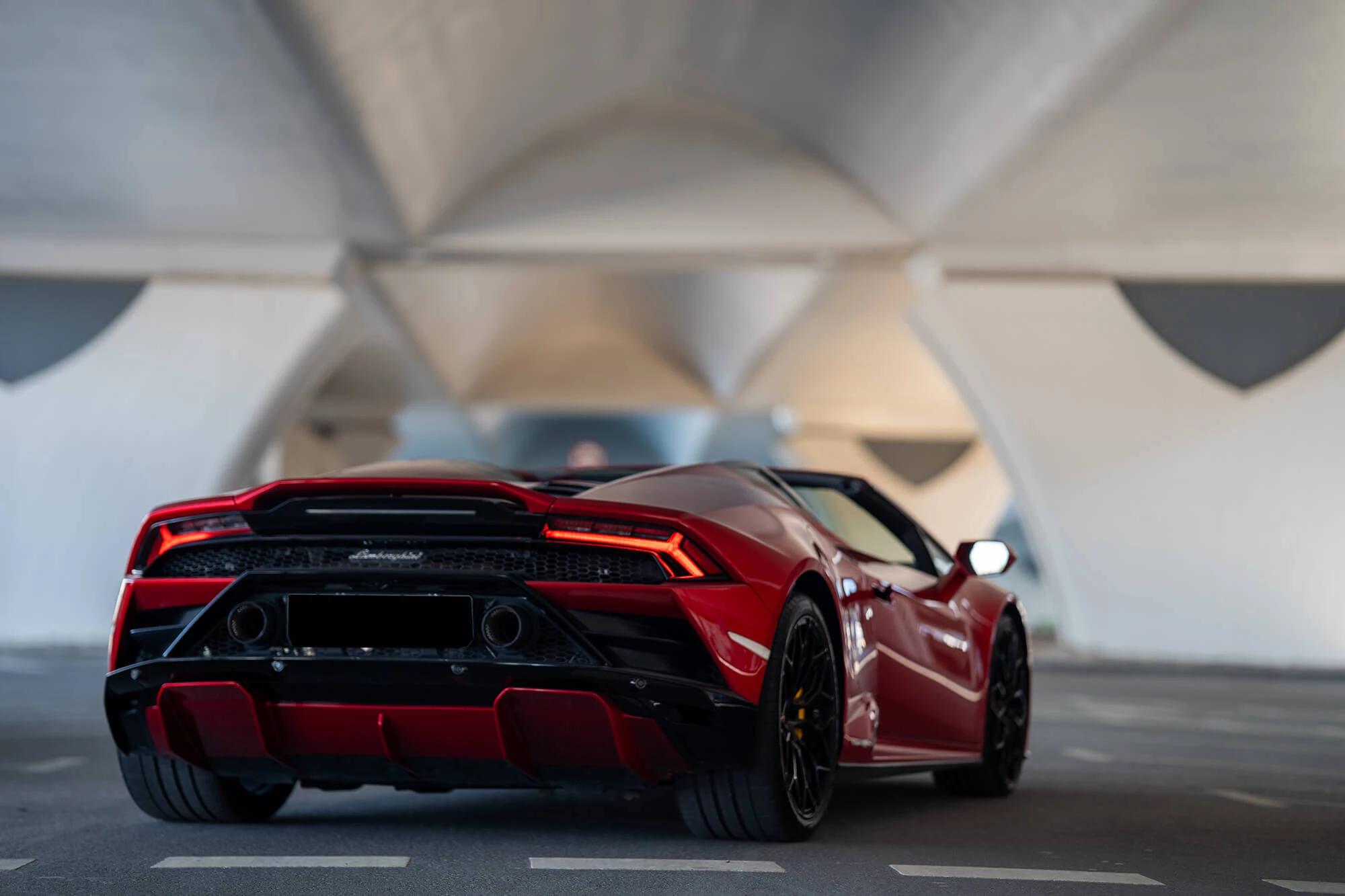 Louer une Lamborghini Huracán Evo Spyder à Genève, un mélange parfait de luxe et de puissance