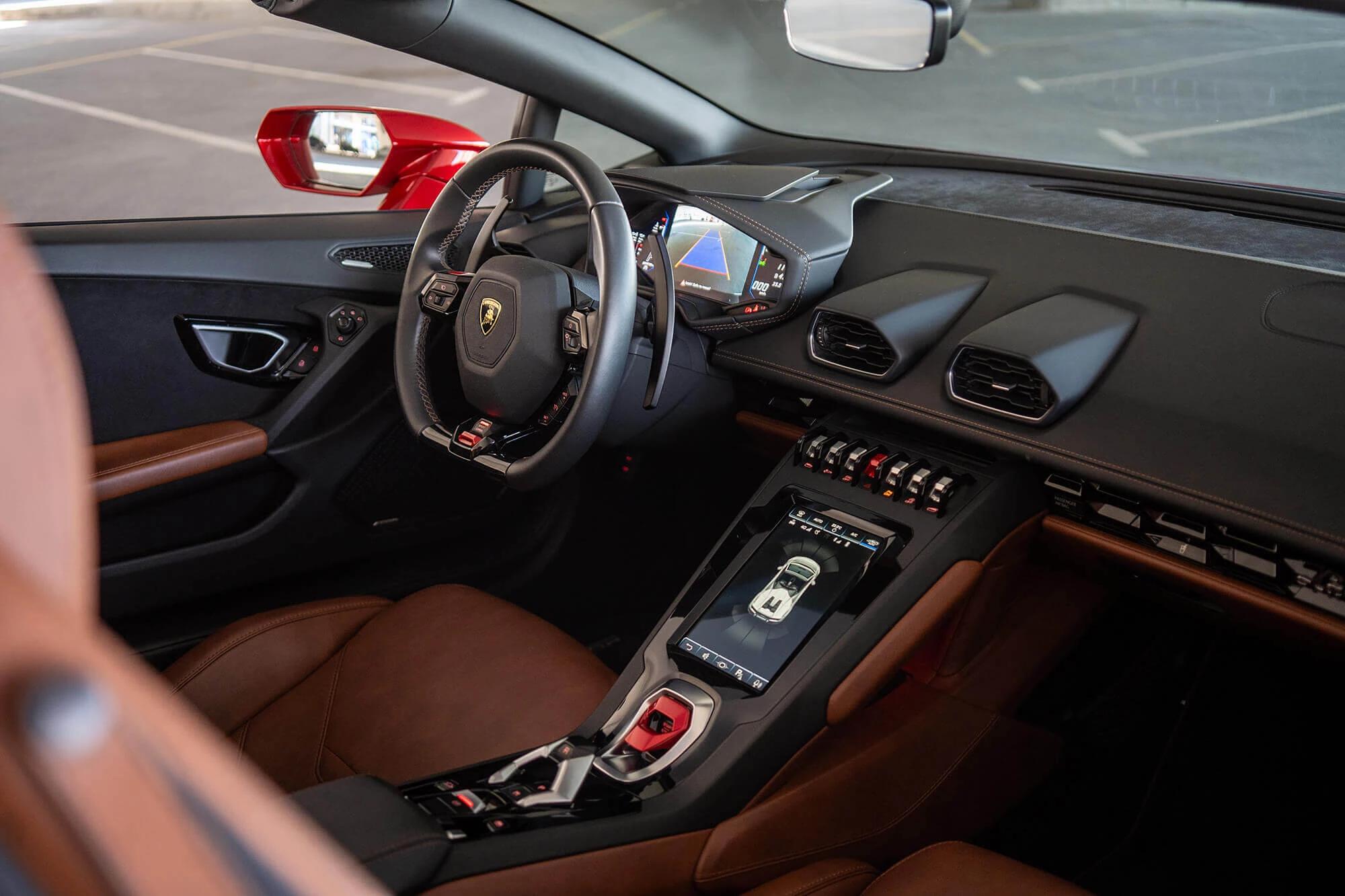 Lamborghini Huracan Evo Spyder – Le volant multifonctions inspiré de la course