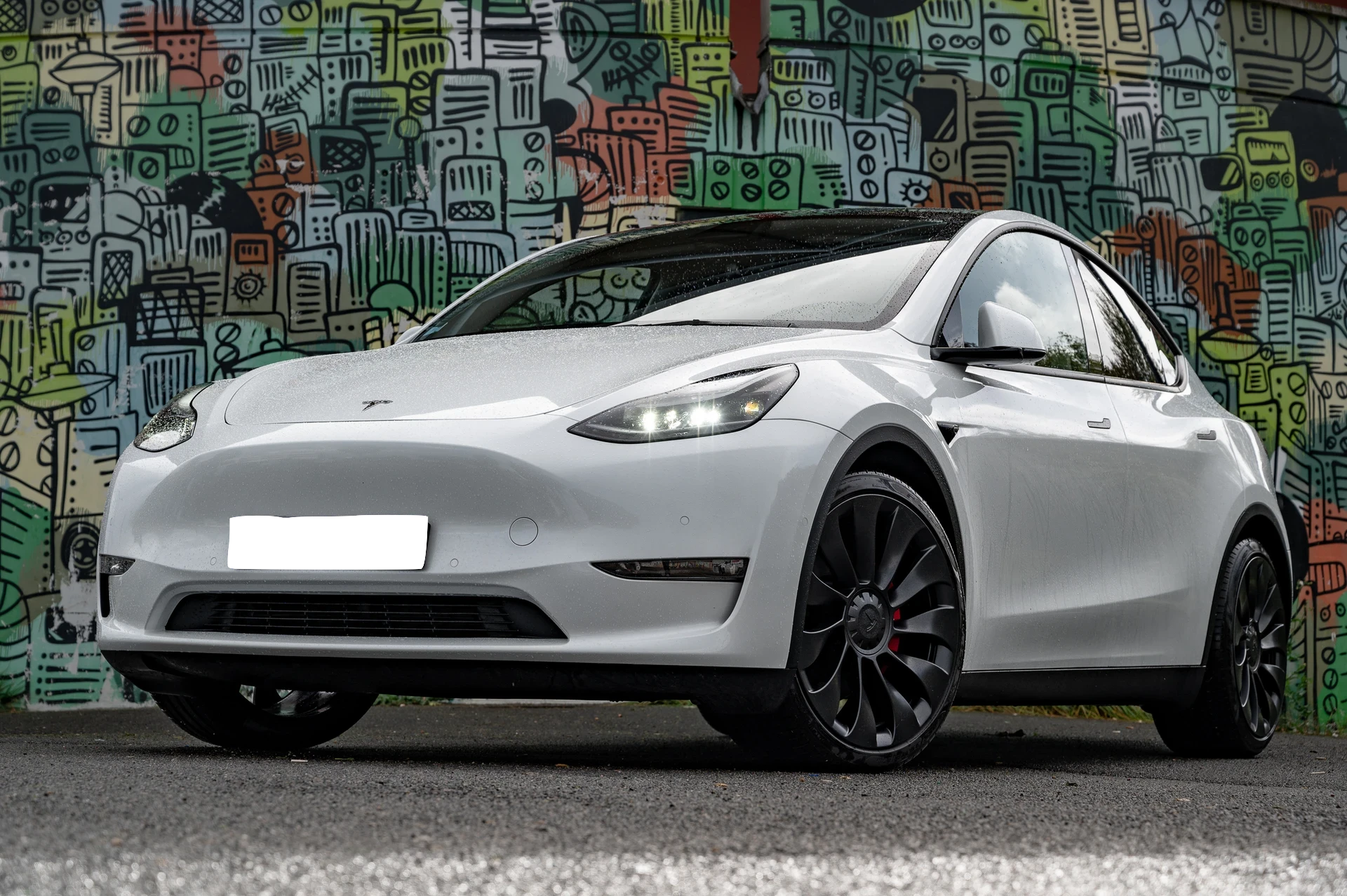 Louez une Tesla Model Y en Suisse, un SUV de luxe 100 % électrique, performant et endurant