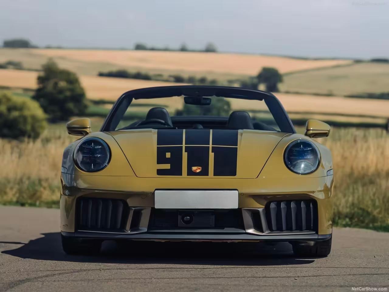 Porsche 911 Spirit 70 vue de face, bandes Heritage sur le capot