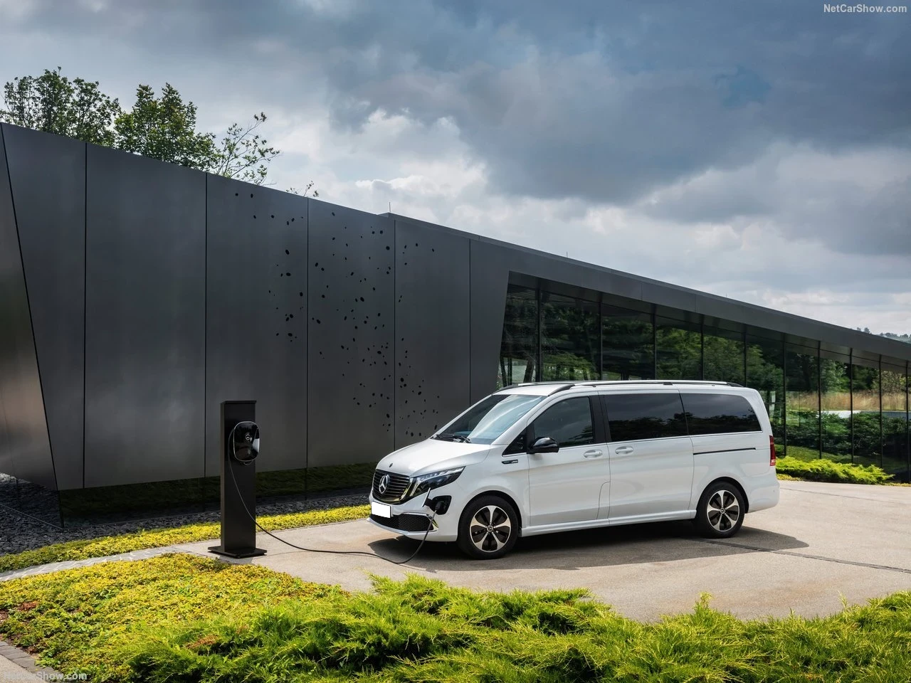 Location Mercedes-Benz EQV 300 en Suisse avec Astral Motorclub