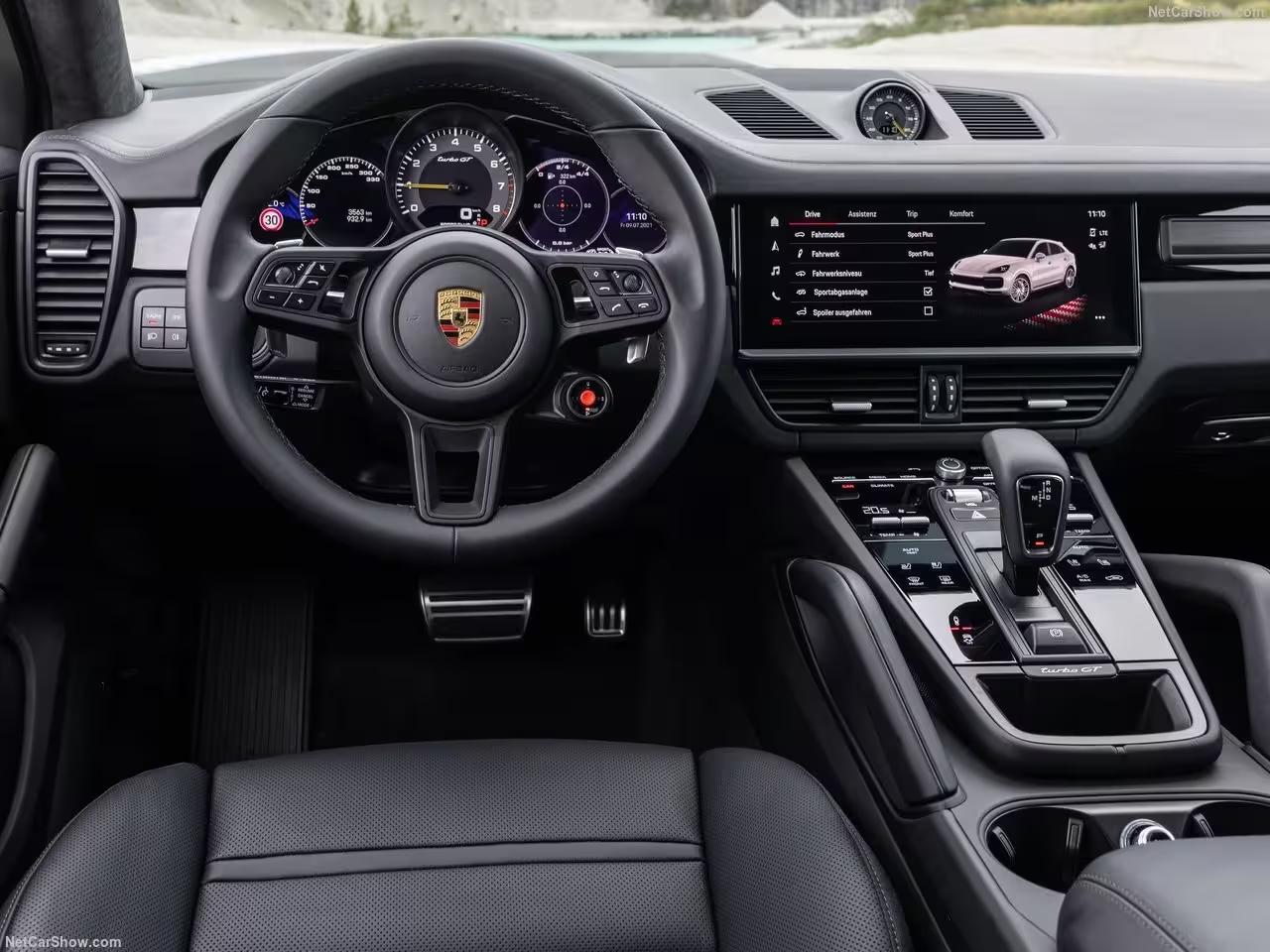 Porsche Cayenne – Intérieur luxueux et connecté