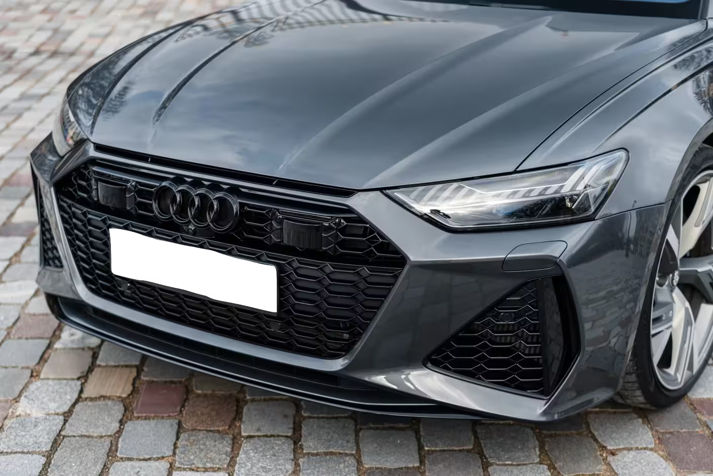 Vue 3/4 avant de l'Audi RS6 à Genève
