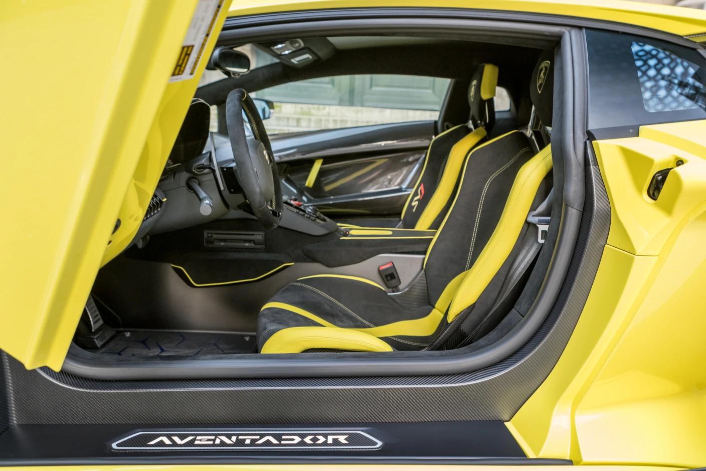 Louez une Lamborghini Aventador SVJ pour un mariage de luxe en Suisse