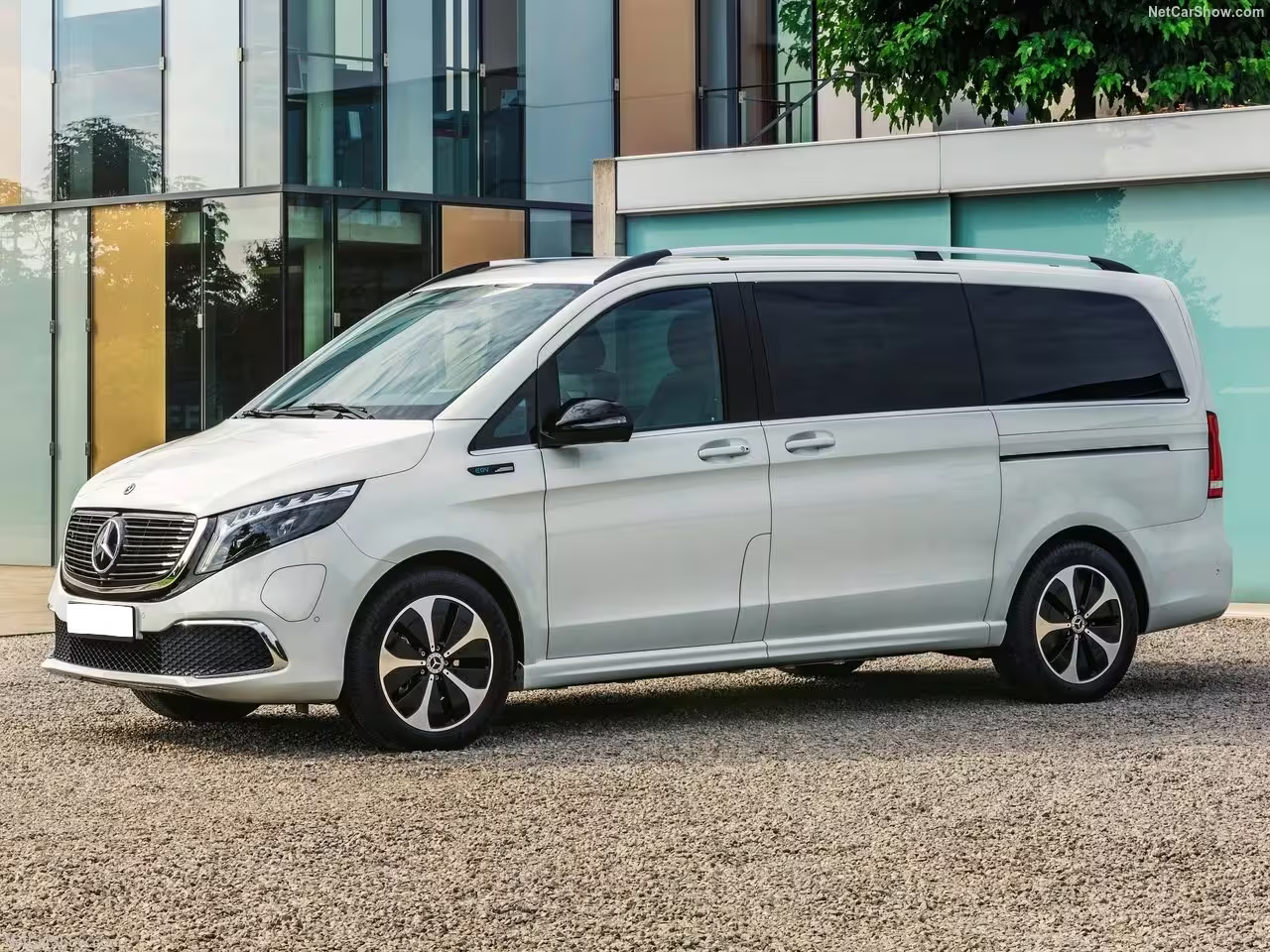 Louez un Mercedes EQV en Suisse, un van électrique de luxe alliant confort et autonomie.