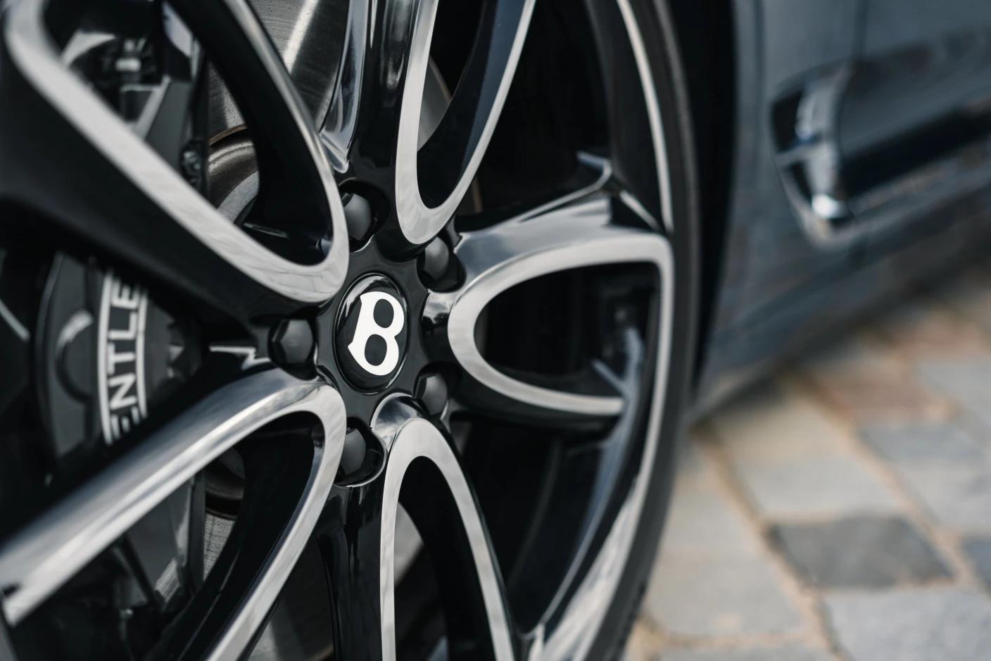 Bentley Continental GT – Jantes 21 Pouces Ultra-Légères pour un Comportement Plus Dynamique