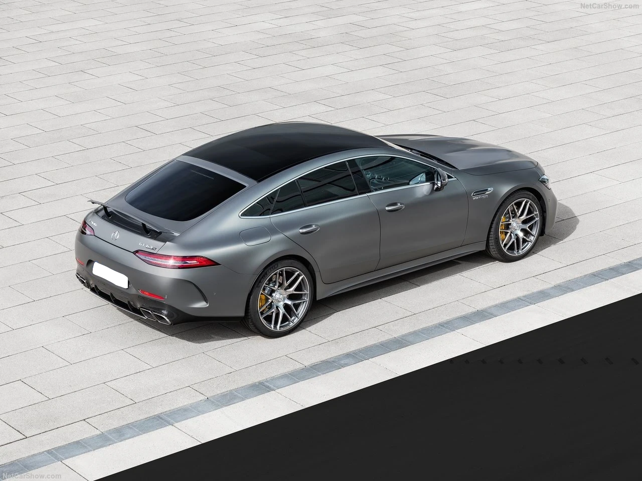 Conduisez une Mercedes GT 63 S AMG à Genève, location de berline de luxe en Suisse