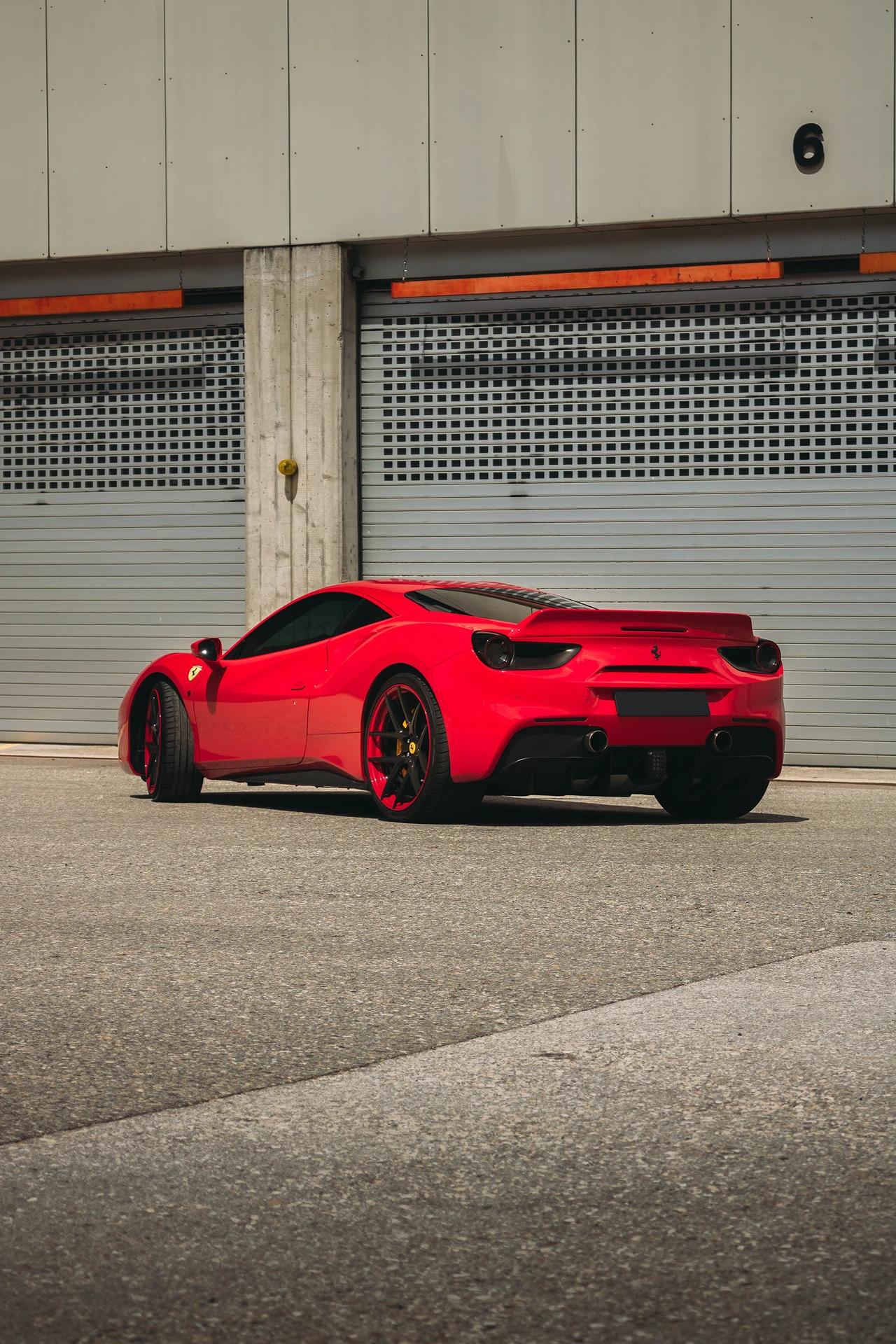 Ferrari 488 GTB – Aileron arrière actif et aérodynamique ajustable