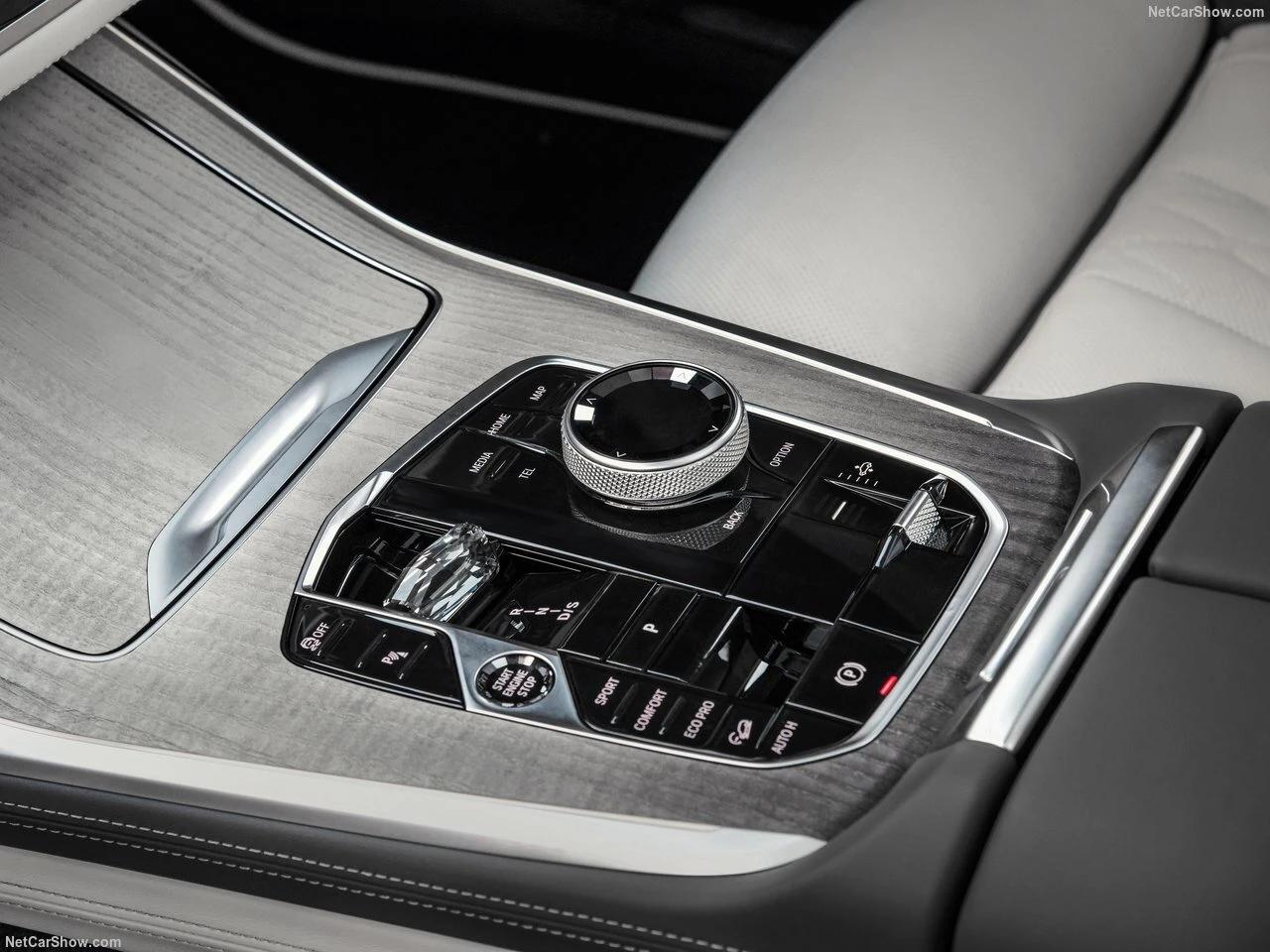 Console centrale du BMW X7 2025