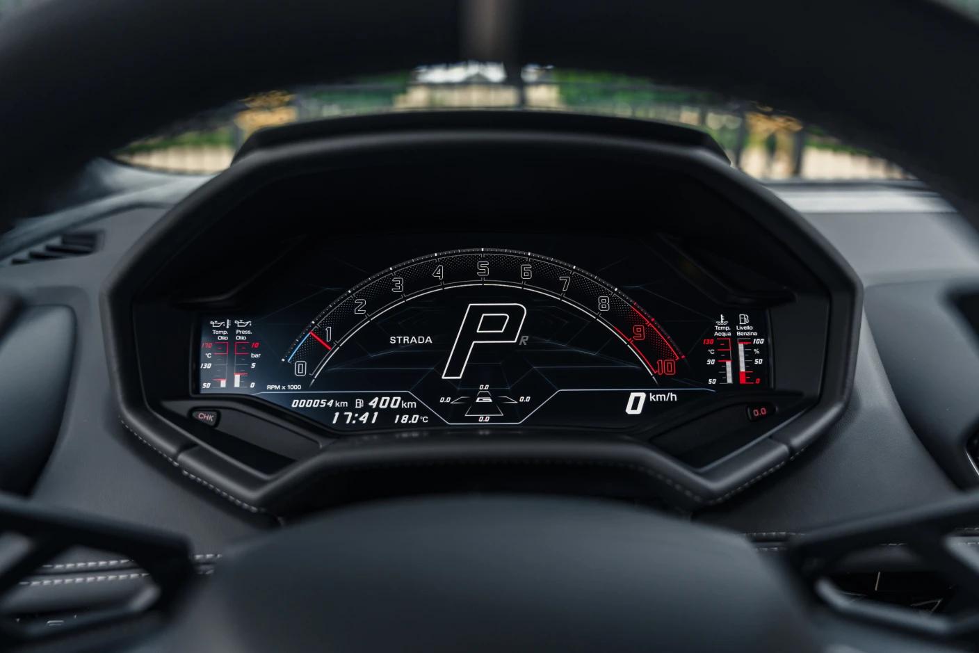 Lamborghini Huracan Tecnica – Technologies embarquées et expérience de pilotage immersive