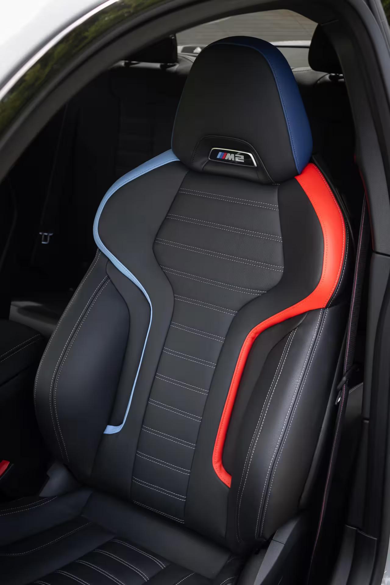 Louer une BMW M2 en Suisse, coupé sportif au design athlétique et moteur puissant