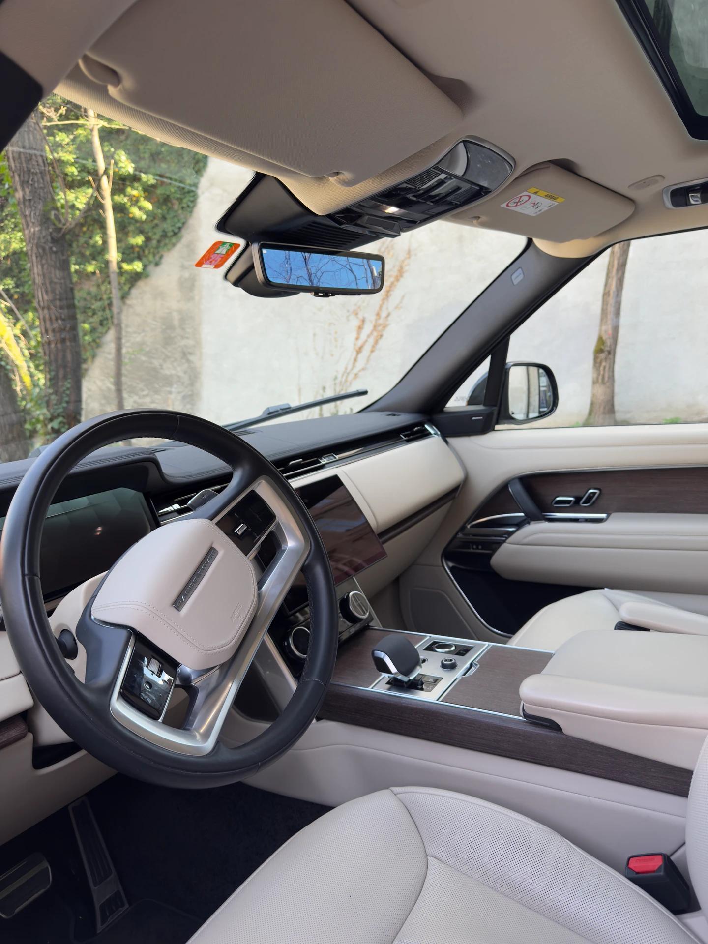 Location Range Rover en Suisse : un SUV 4x4 puissant