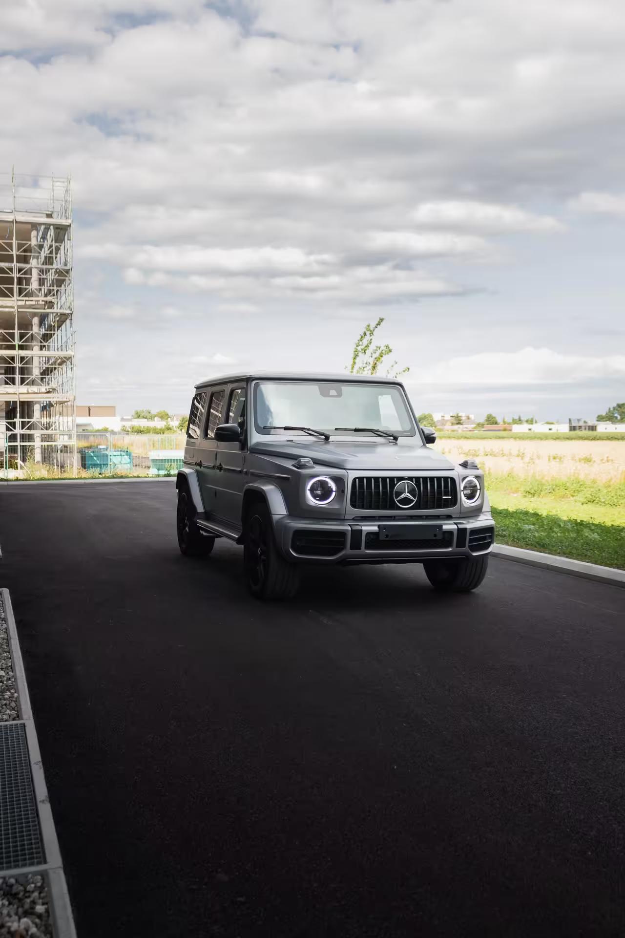 Réservez un shooting photo privé de luxe avec un Mercedes G63 AMG en location
