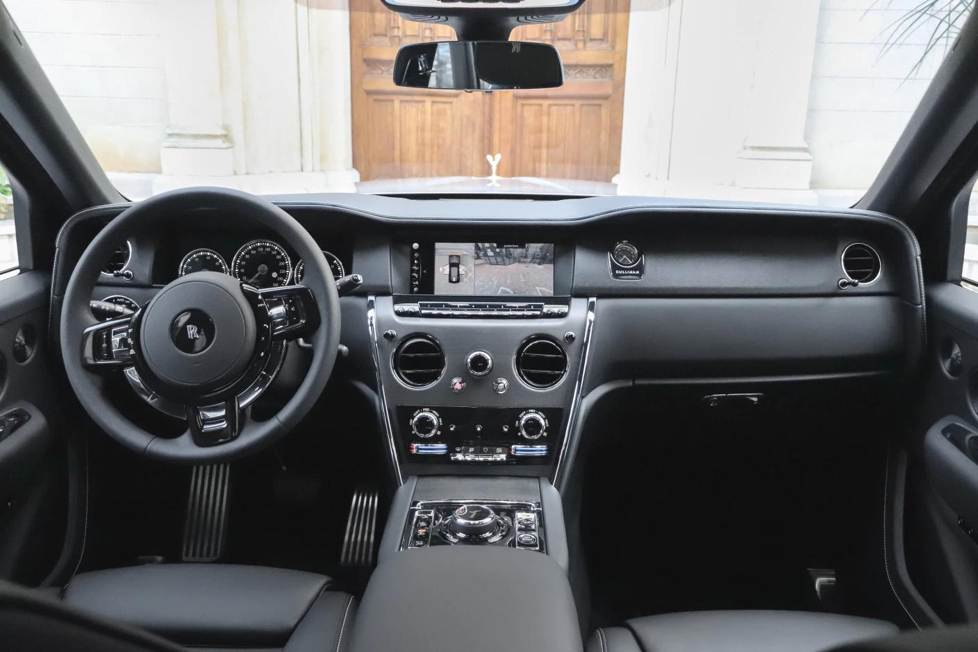 Location Rolls Royce Cullinan en Suisse avec Astral Motorclub
