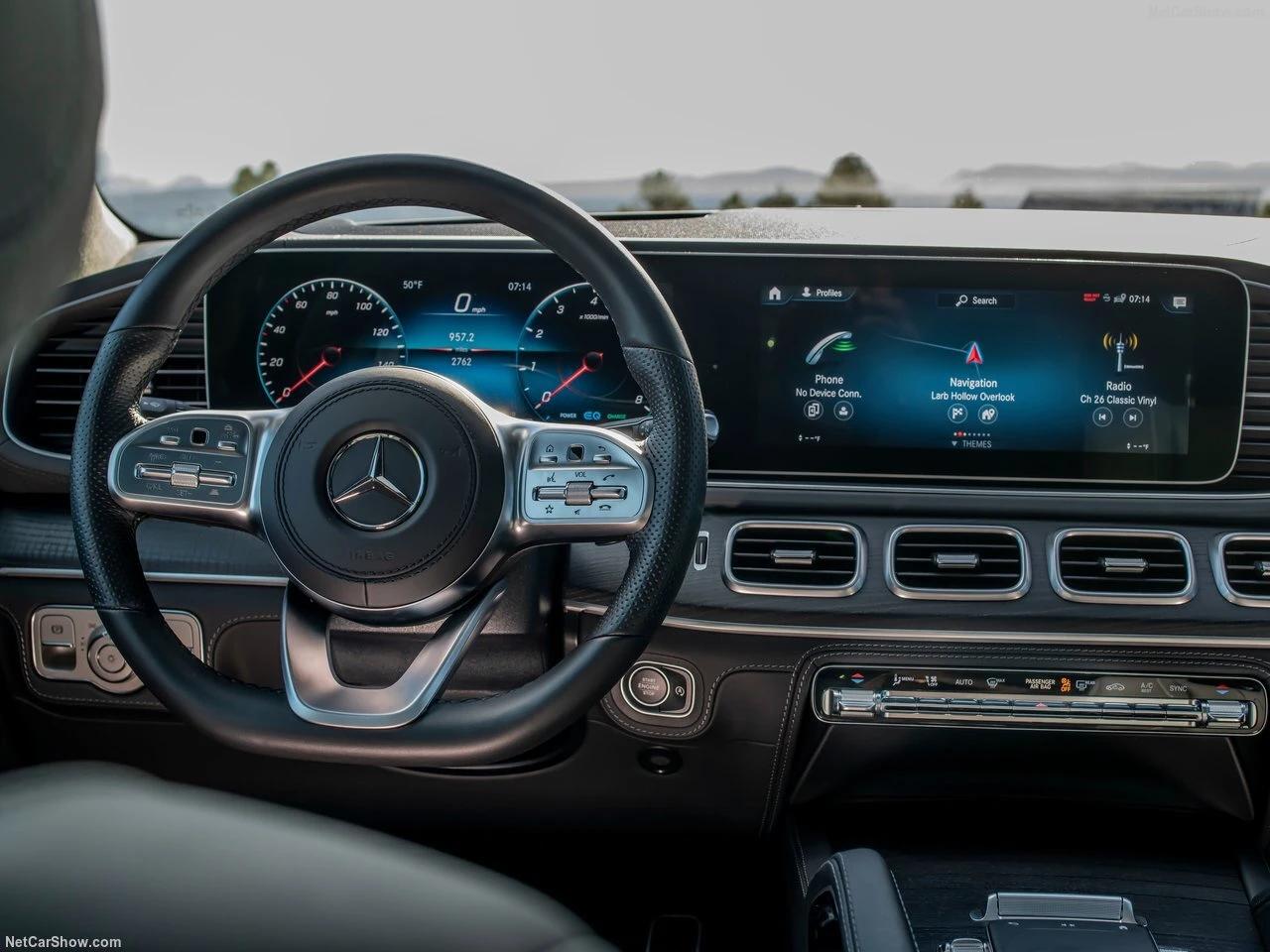 Louez un Mercedes GLS 580 à Genève, l'alliance parfaite de la performance et de l'élégance