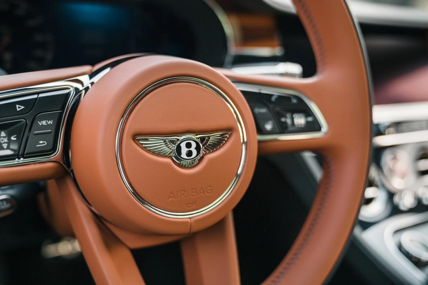 Louez une Bentley Continental GT V8 ou W12 et découvrez une puissance inégalée