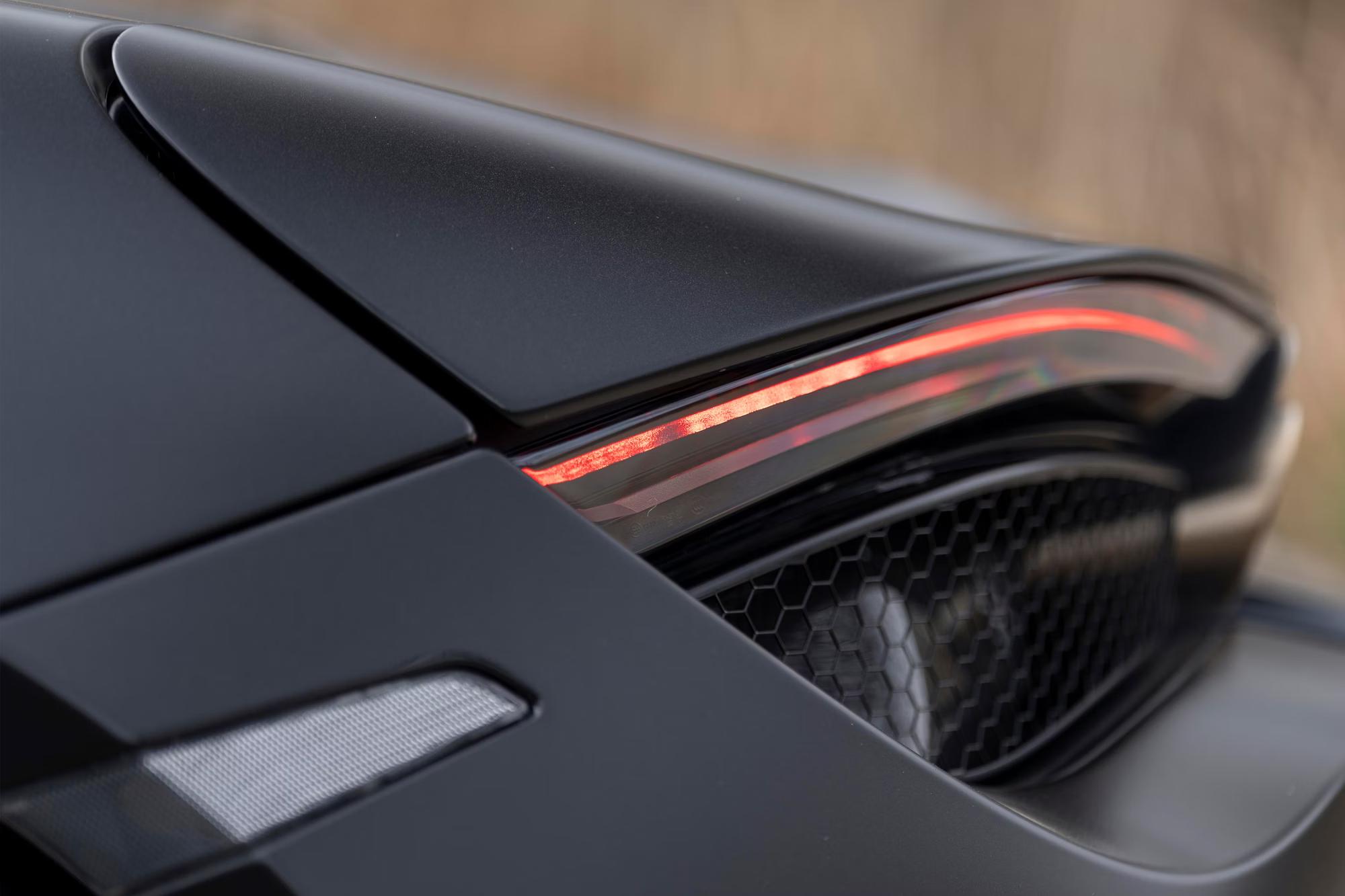 Feux arrière McLaren 720S noir