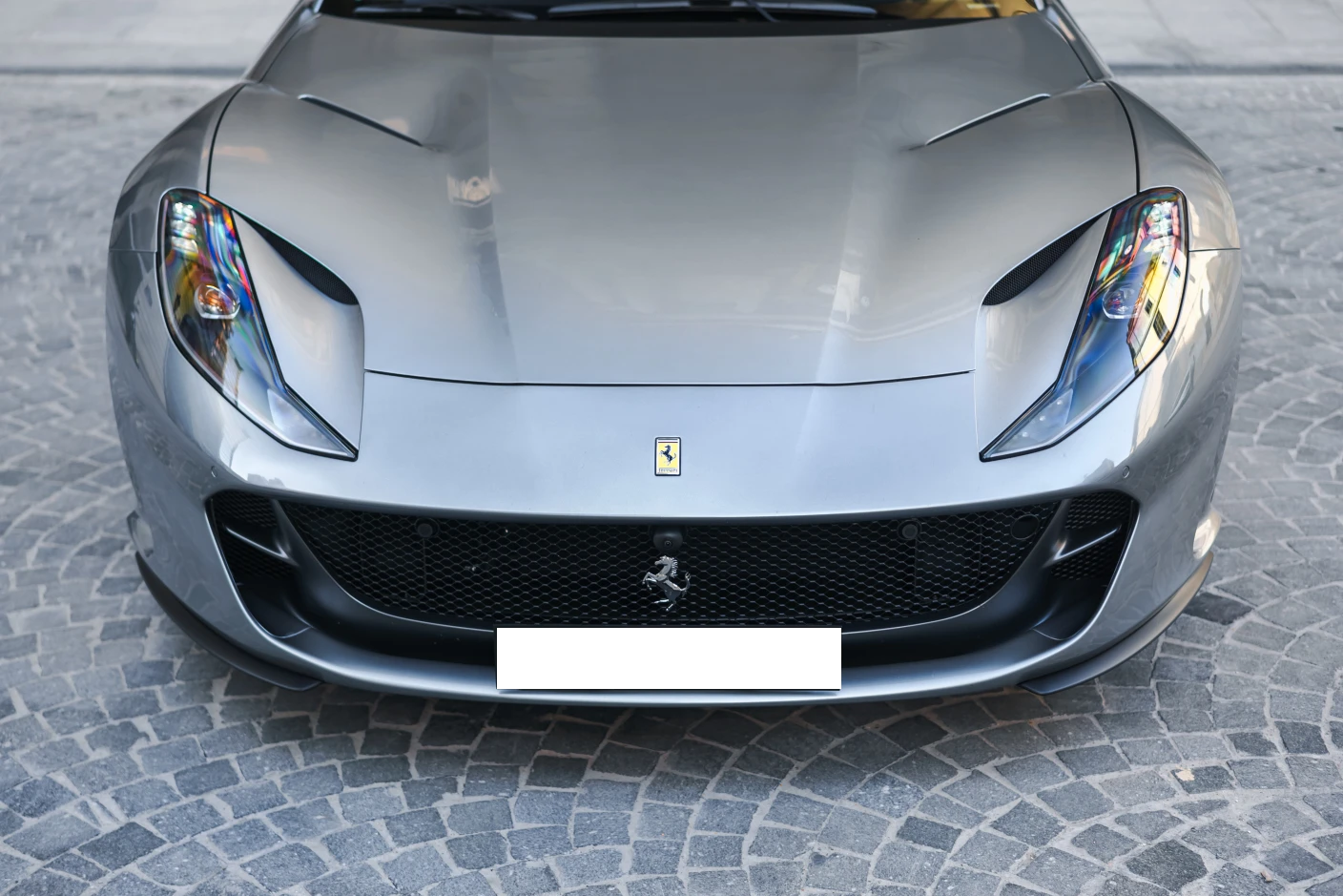Face avant Ferrari 812