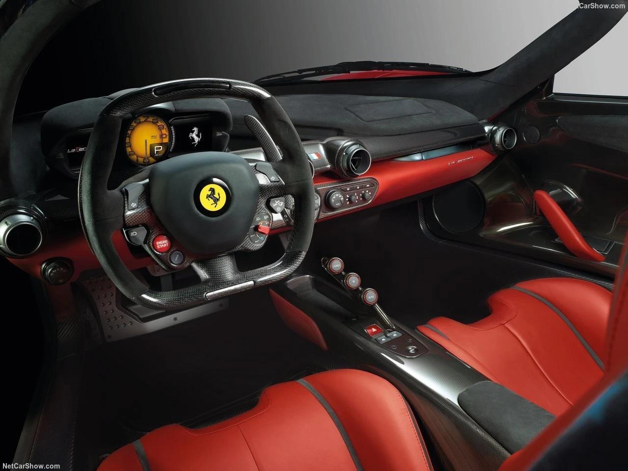 Expérience de pilotage ultime avec la Ferrari LaFerrari en location