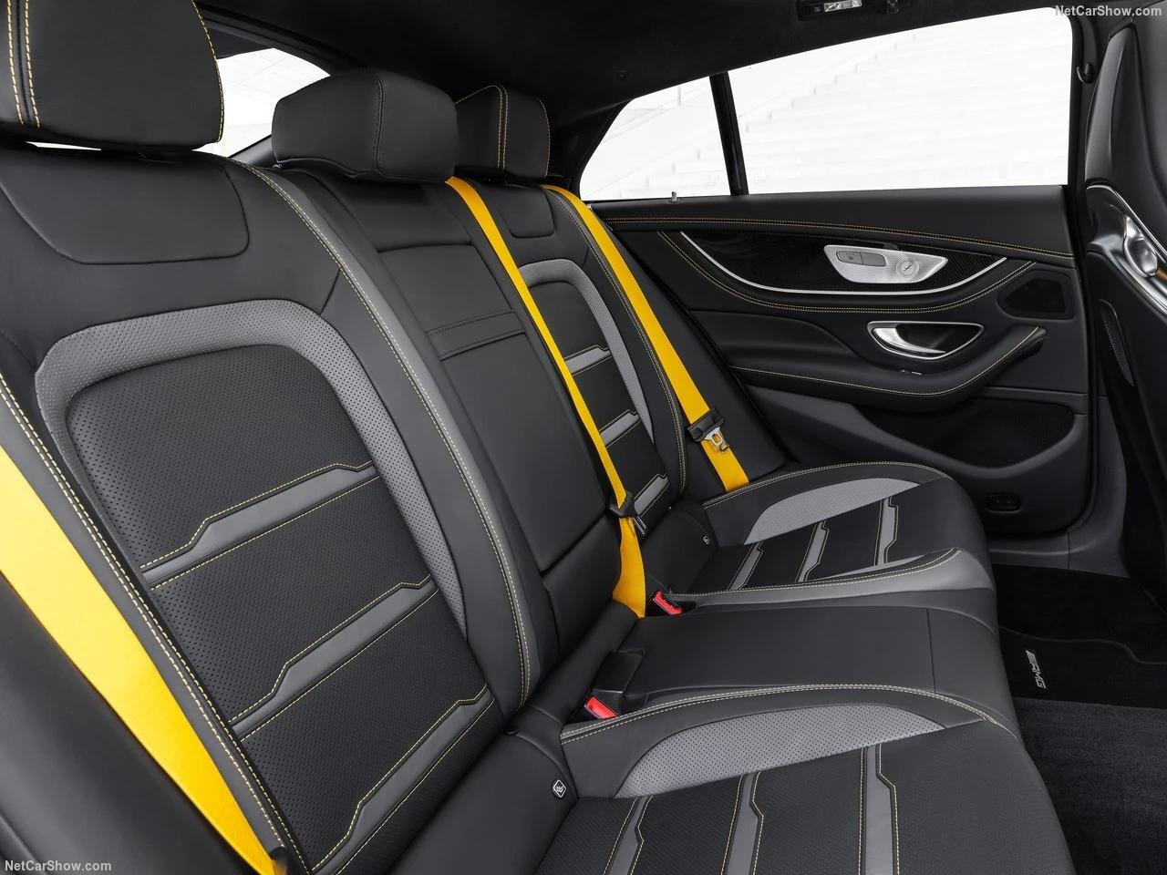 Mercedes GT 63 S AMG avec intérieur cuir noir en location à Genève, confort premium