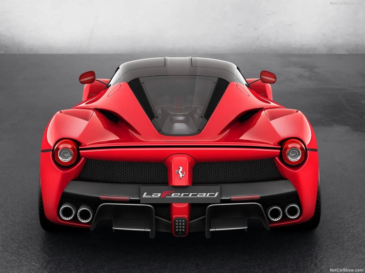 Location Ferrari LaFerrari en Suisse avec Astral Motorclub