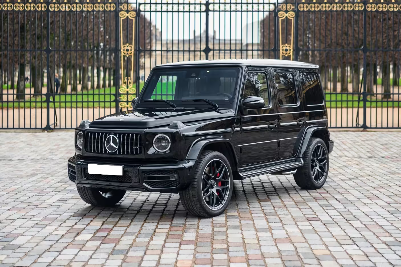 Louez un Mercedes G63 AMG noir en Suisse, un SUV puissant et luxueux