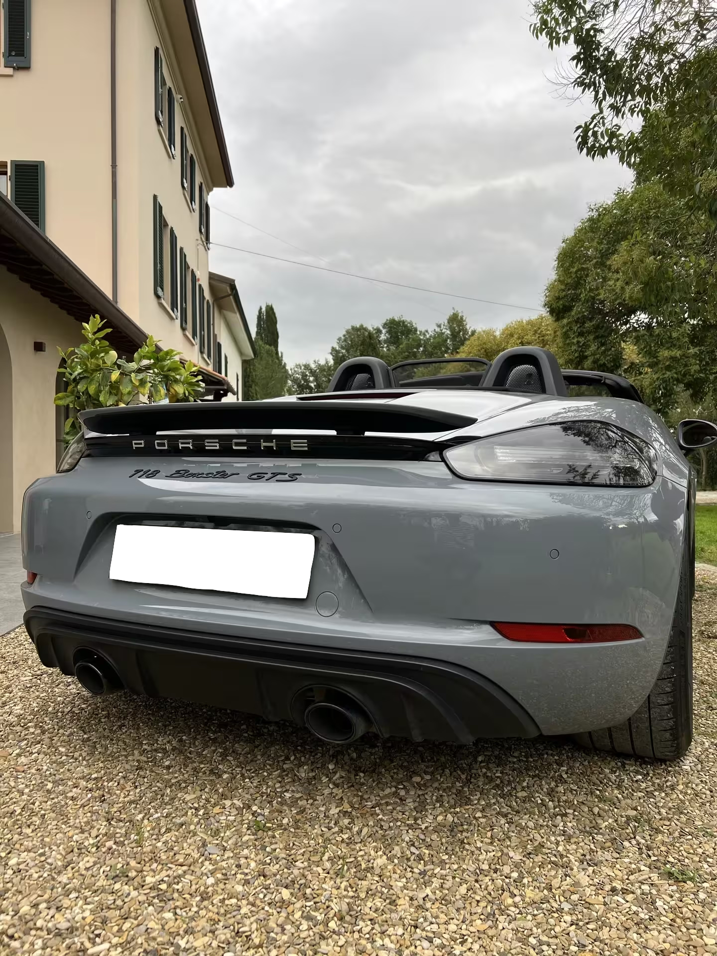 Porsche 718 GTS Cab – Aileron arrière et signature GTS