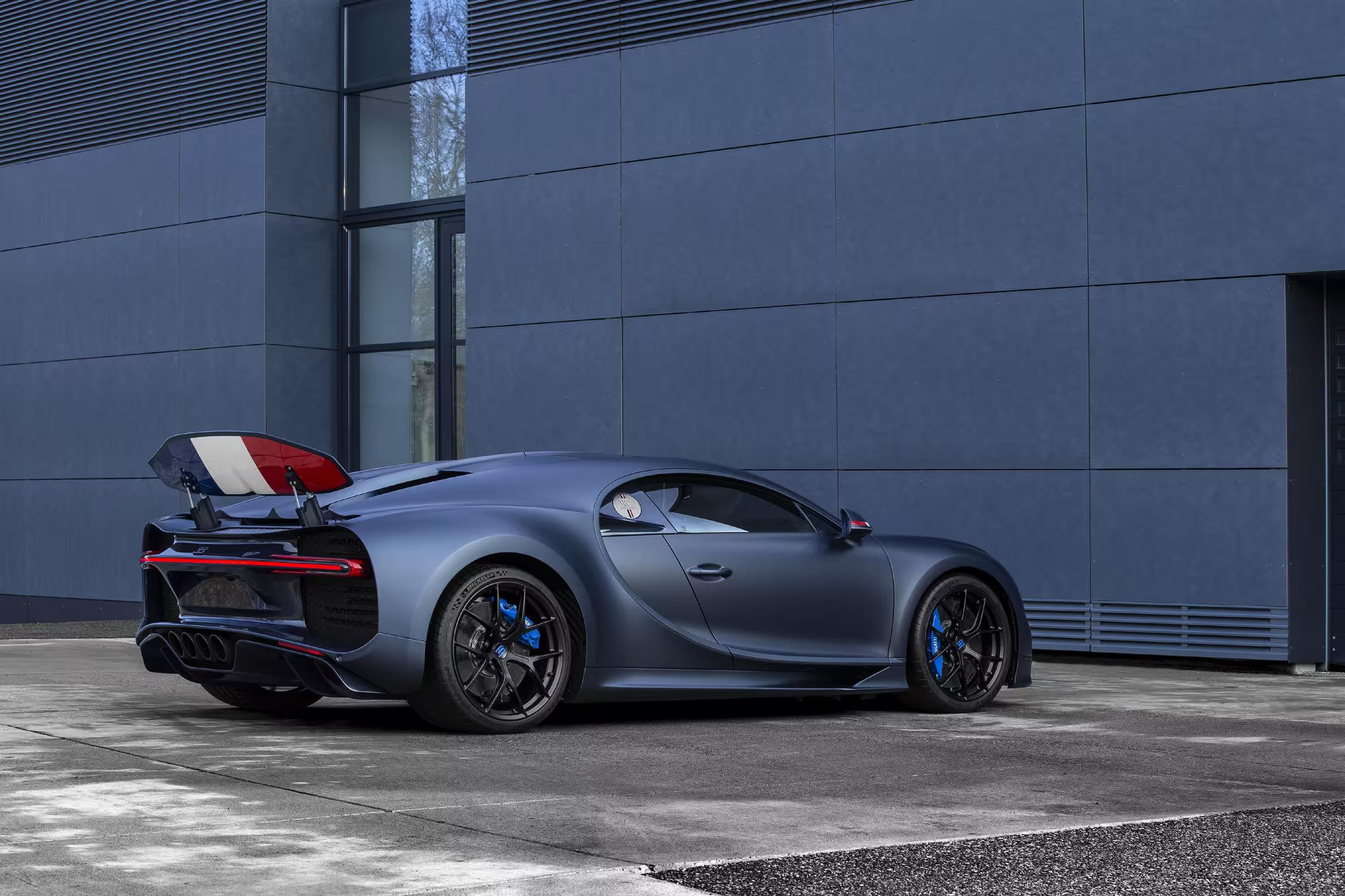 Bugatti Chiron – Signature latérale en “C” usiné