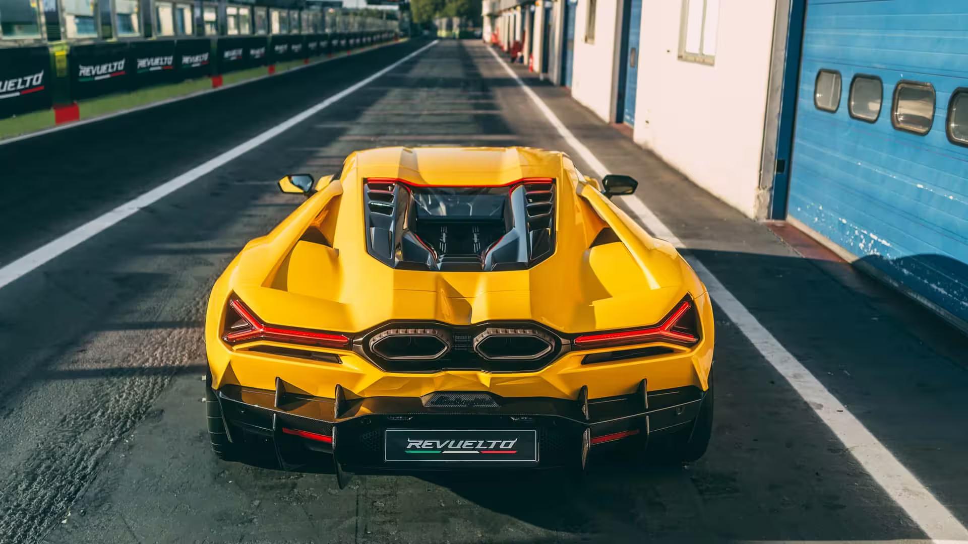 Lamborghini Revuelto en location, vue arrière