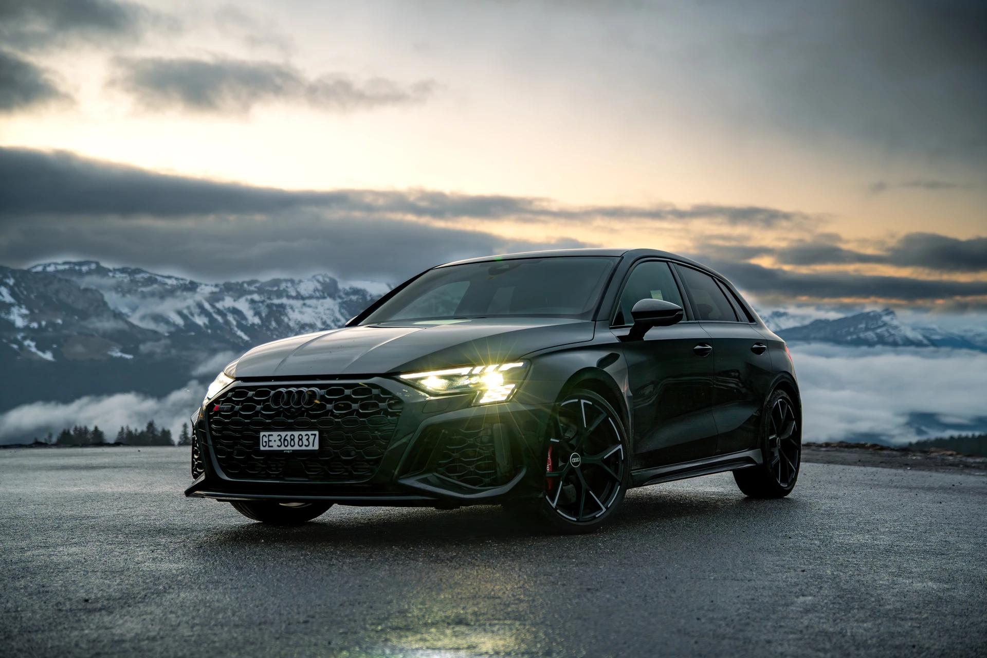 Profitez des 400 chevaux de l’Audi RS3 Sportback en location en Suisse