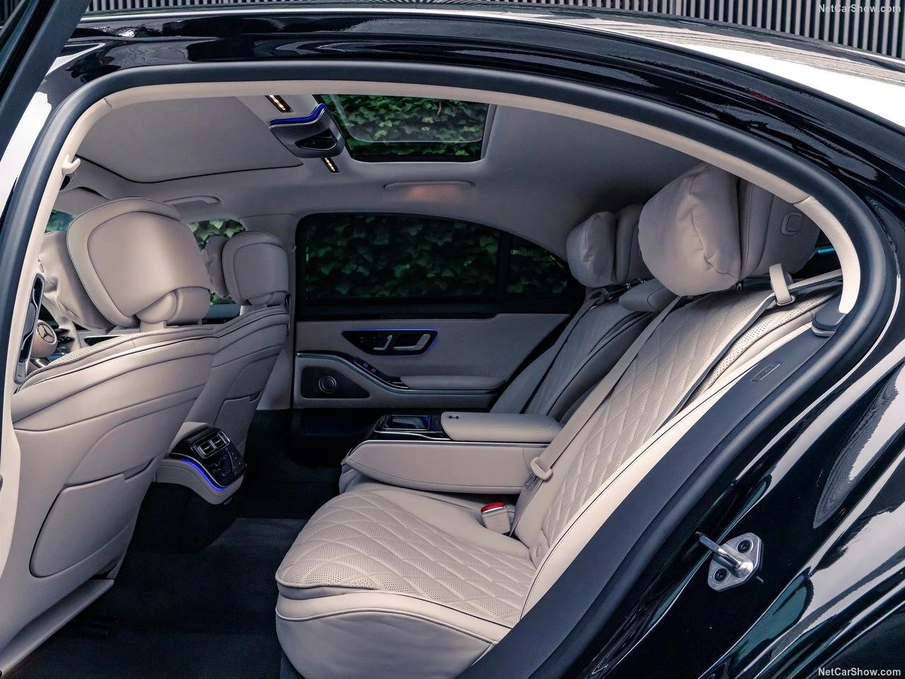 Réservez une Mercedes S 580 en location pour un week-end de luxe à Genève
