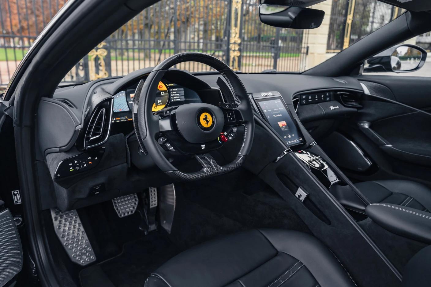 Ferrari Roma – Un cockpit luxueux, entre confort et innovation
