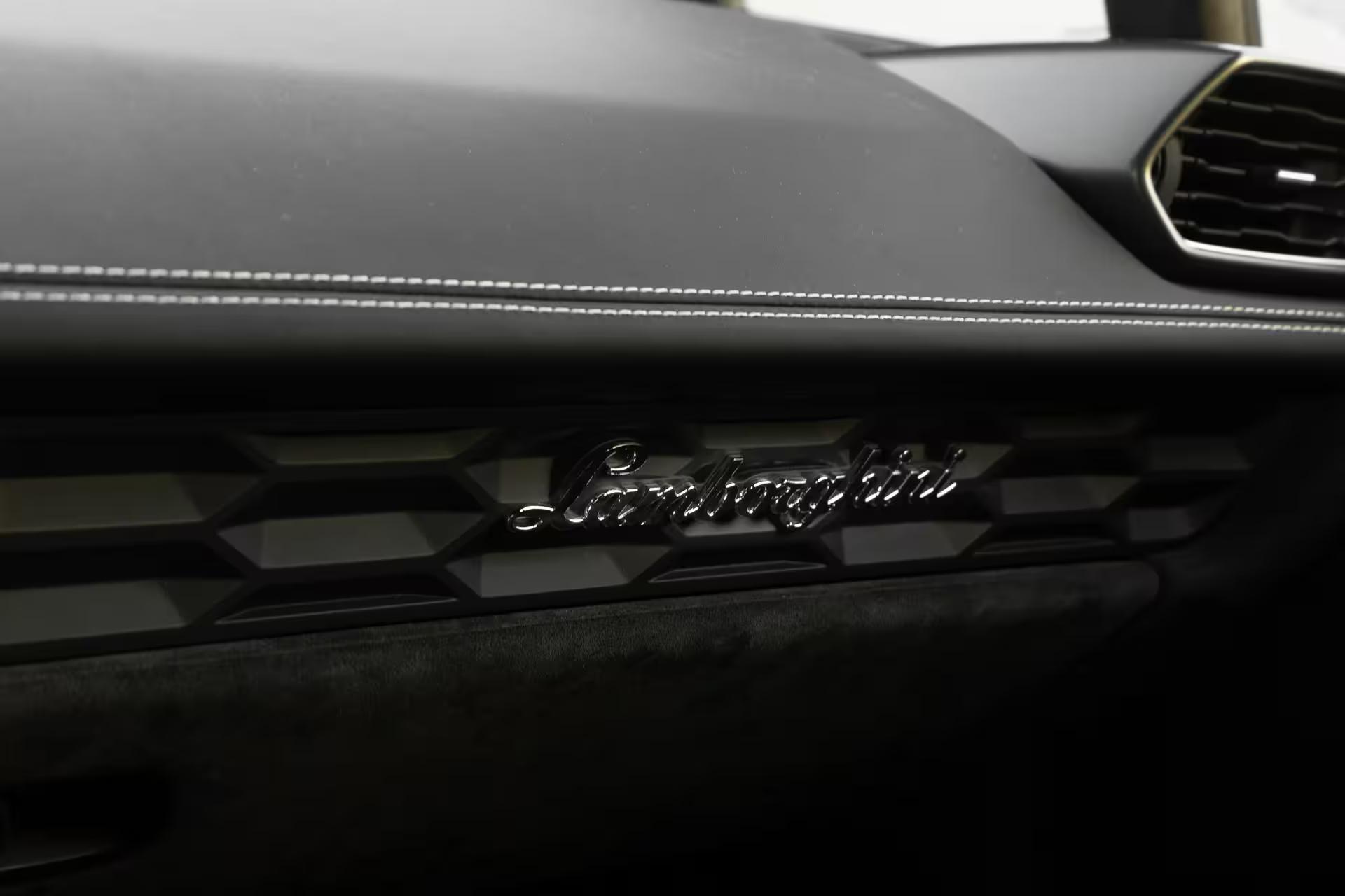 Location de Lamborghini de luxe en Suisse par Astral Motorclub