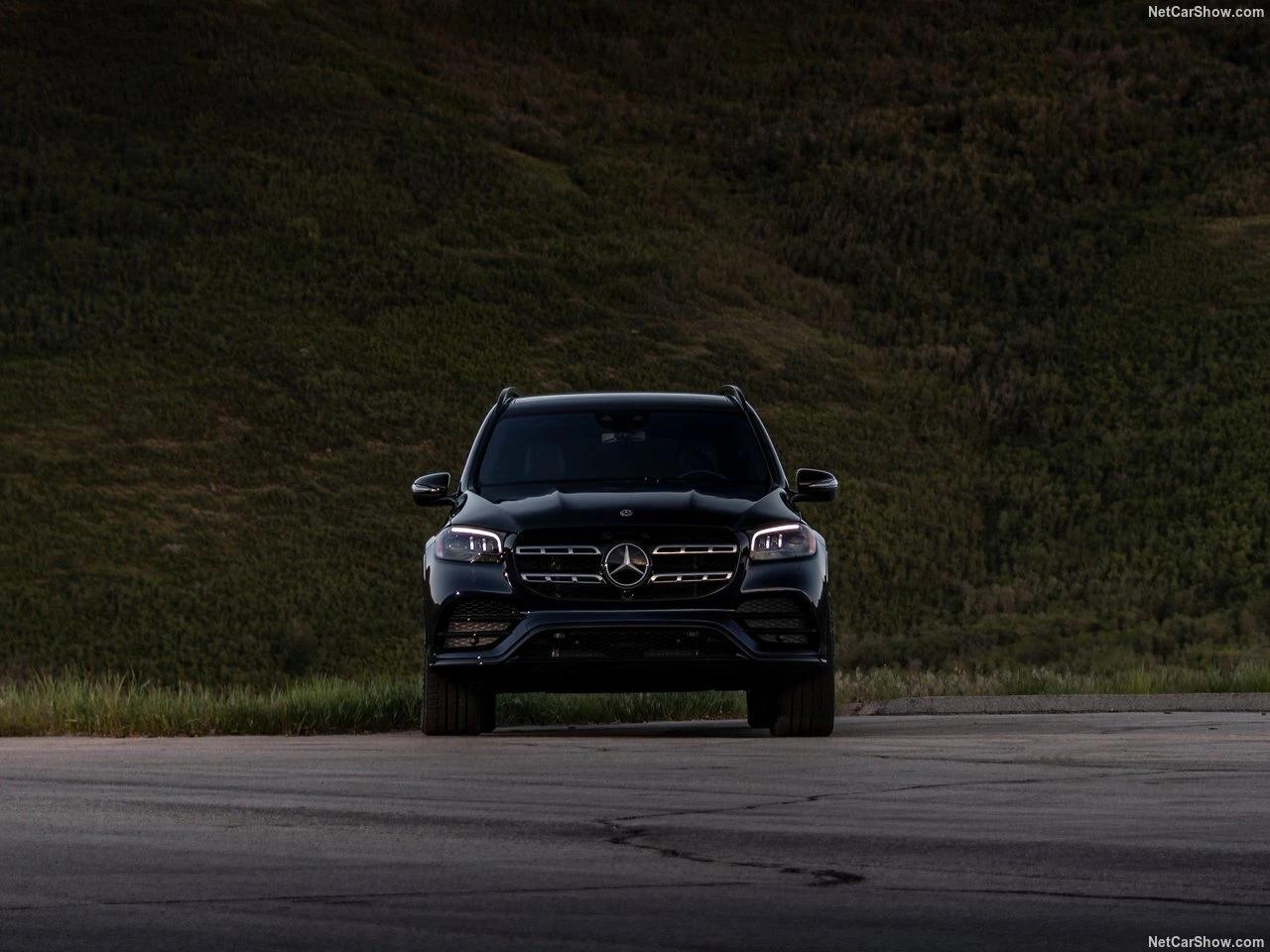 Location Mercedes GLS 580 en Suisse, SUV de luxe à moteur V8 mild hybrid